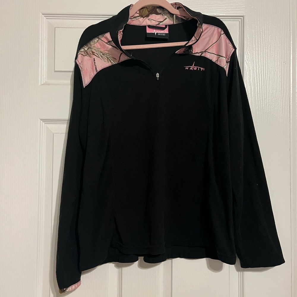 Sweater pink/camo on both sleeves